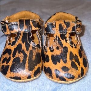 Leopard baby moccasin shoes.